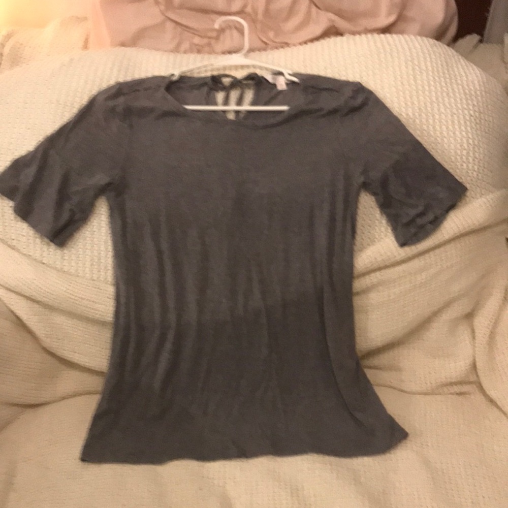 Laura Conrad Shirt.Size is XS .Color is gray.Material is soft and flowing.